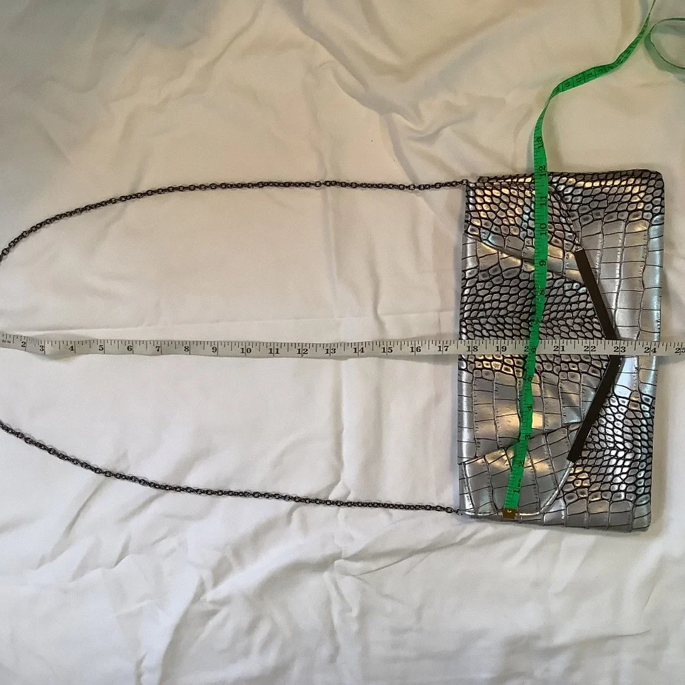EUC Jessica McClintock  silver croc clutch‎ crossbody chain